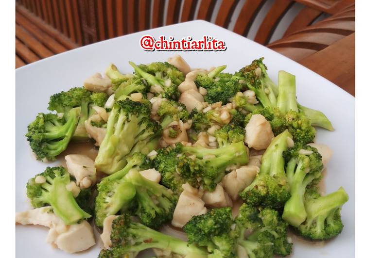 Tumis brokoli ayam cah bawang putih