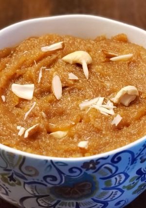 A picture of Cardamom Flavoured Suji Halwa.