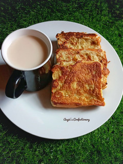A picture of Pan toast bread with clove infused milk.