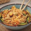 Noodles con verduras y tofu especiado