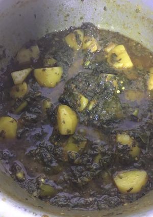 A picture of Aloo palak.