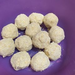 A picture of Sathu Mavu Urundai (Health Mix Laddoo).