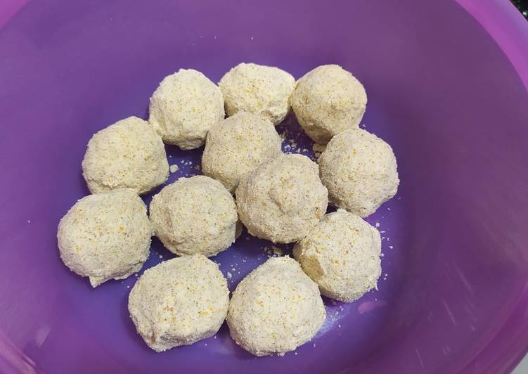 Sathu Mavu Urundai (Health Mix Laddoo)