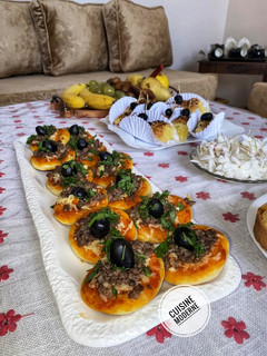 صورة لوصفة ميني بيتزا 🍕 باللحم المفروم 🥩