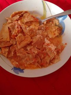 Una foto de Chilaquiles rojos. ॐ