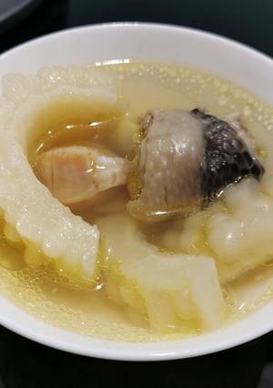 干貝鳳梨苦瓜雞湯｜冬日湯品｜味濃色澤清澈 的食譜成品照片