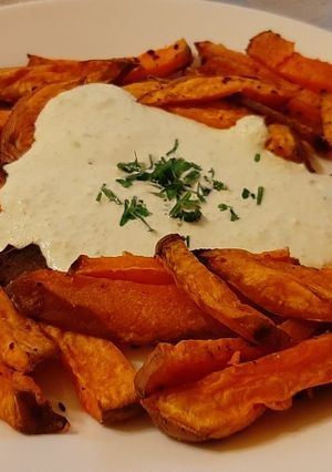 Édesburgonya hasábok mártogatóssal recept fotója