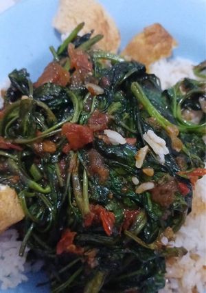 Foto resep Tumis Kangkung Terasi Porsi Anak Kost
