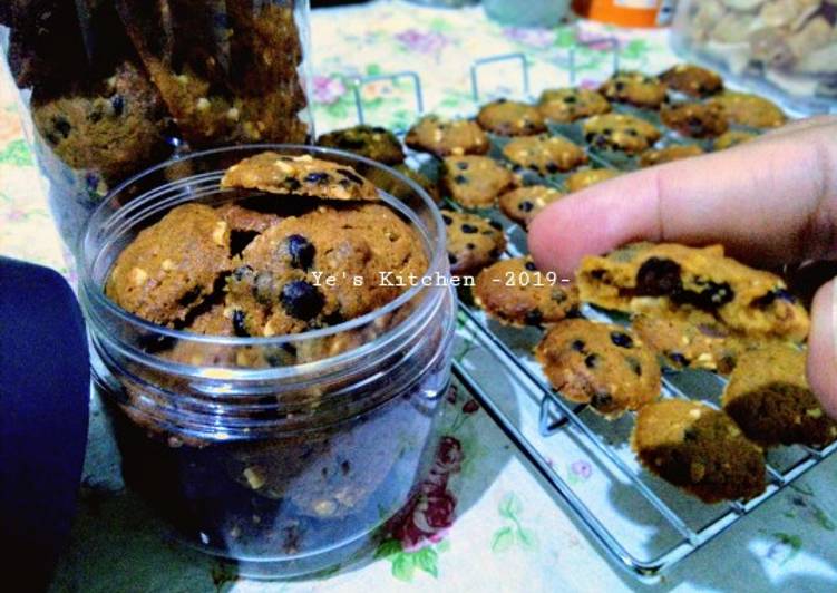 Cara Gampang Menyiapkan 8. Double Choco Almond Cookies Anti Gagal