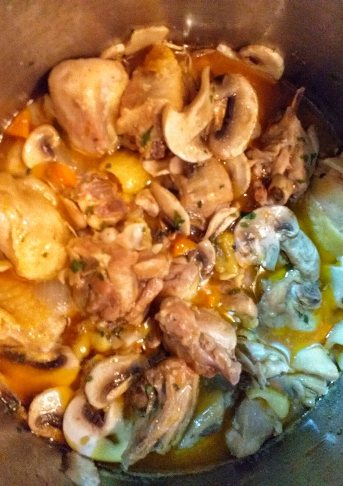 Una foto de Pollo en salsa con champiñones