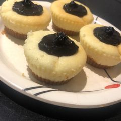 A picture of Mini Blueberry cheesecake.