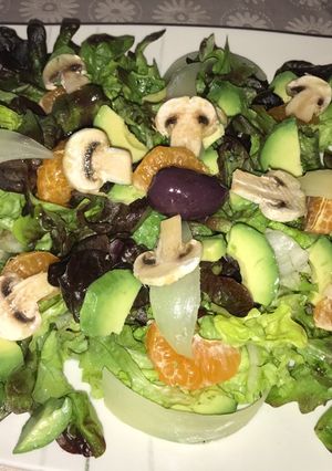 Una foto de Ensalada con lechuga negra