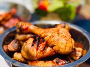 Une photo de marinade curcuma