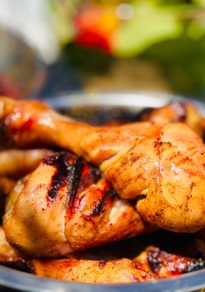 Une photo de Pilons de Poulet Marinés aux Cinq Épices au Barbecue