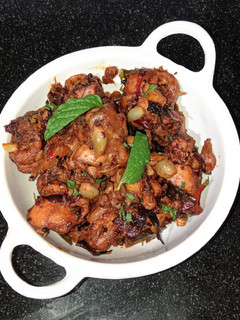 பள்ளிபாளையம் சிக்கன்(pallipalayam chicken recipe in tamil) செய்முறை முக்கிய புகைப்படம்