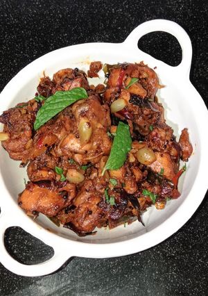 பள்ளிபாளையம் சிக்கன்(pallipalayam chicken recipe in tamil) செய்முறை முக்கிய புகைப்படம்