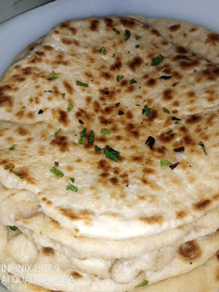 A picture of Naan garlic bread.