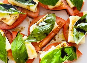 Una foto de Caprese de Tomate y Mozzarella