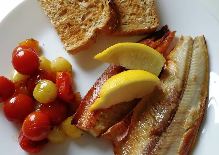 Easiest Way to Prepare Favorite Freshly Grilled Manx Kippers with Balsamic Mixed Tomatoes