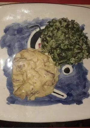 Una foto de Pata Muslo a la Mostaza con Salteado de Arroz y Espinaca