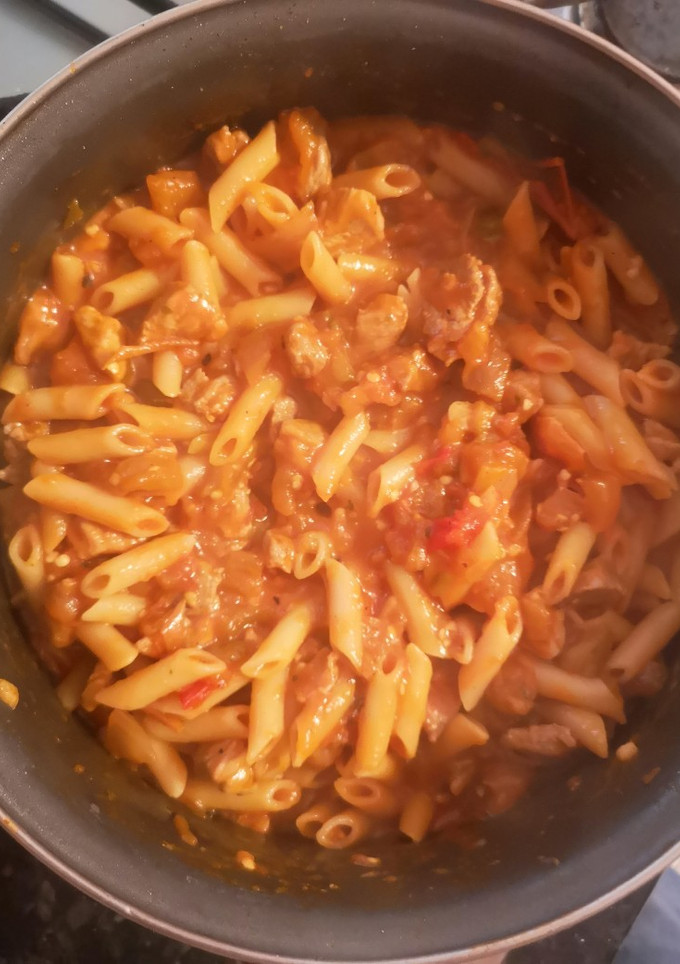 Una foto de Pasta revuelta con fritillo de carne
