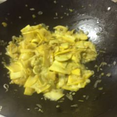 A picture of Alkaline - Scrambled yellow squash.