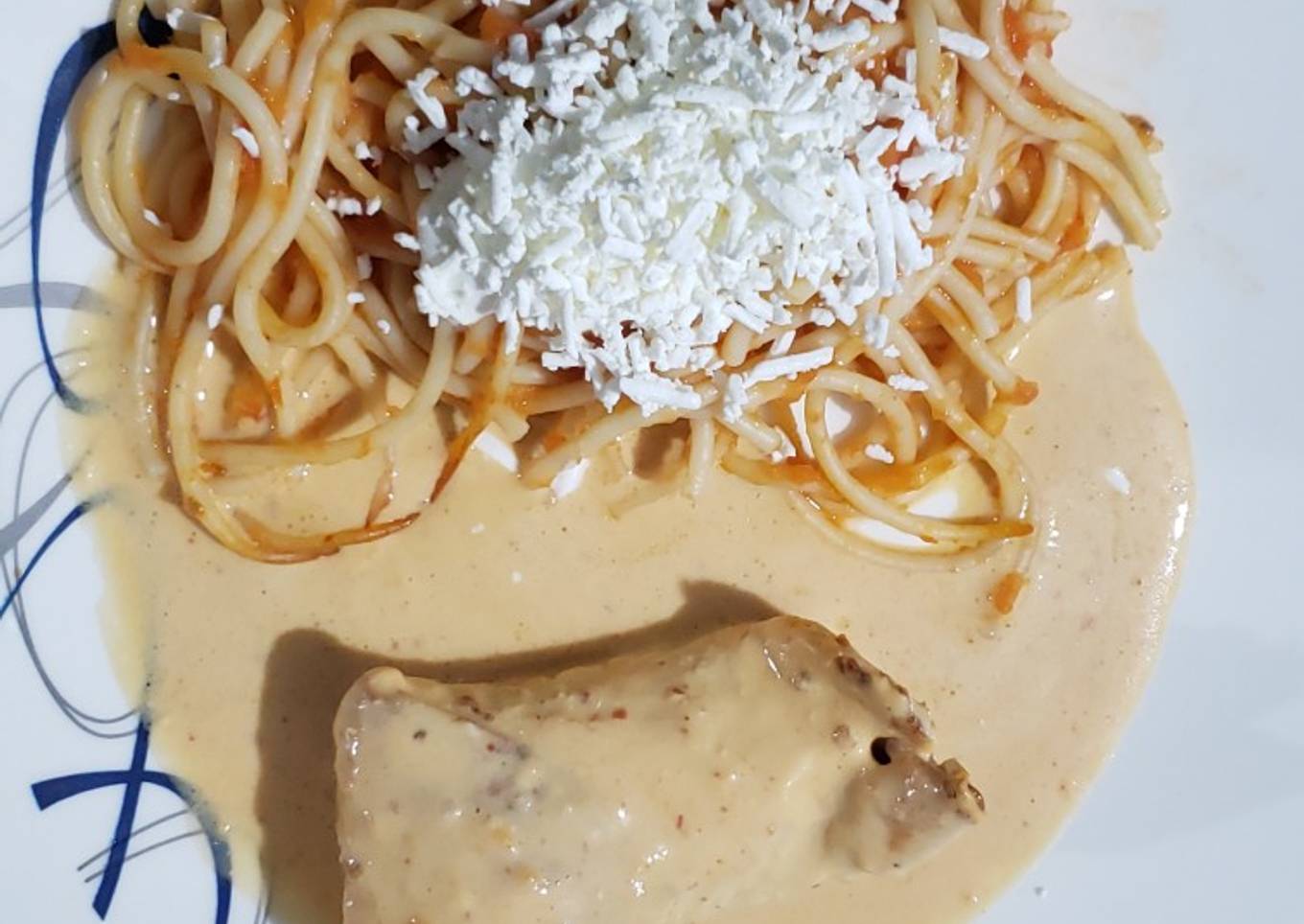 Pechugas rellenas en salsa de chipotle