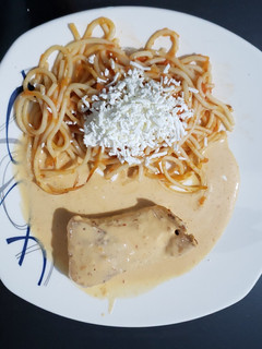 Una foto de Pechugas rellenas en salsa de chipotle