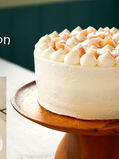A picture of Peach Decoration Cake (Chantilly Peche).