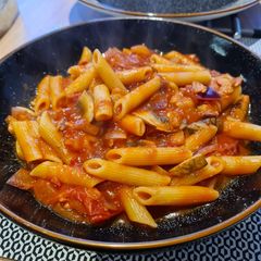 Bacon & tomato pasta A picture of Bacon & tomato pasta.