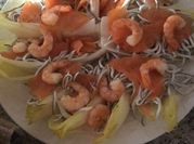 Una foto de endivias con salmón