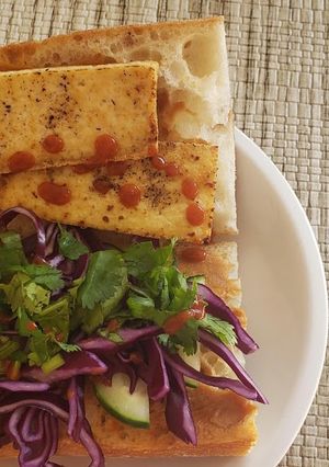 વેજી સામીસ પીનટ બટર સટાય સોસ (Veggie Sammies with Peanut butter Satay Sauce Recipe In Gujarati) રેસીપી મુખ્ય ફોટો