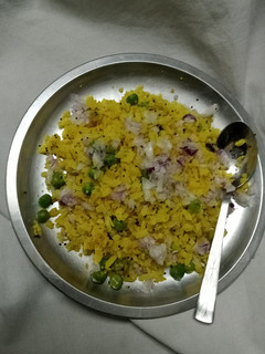 मटर पोहा(poha matar (matar poha recipe in hindi रेसिपी मुख्य फोटो