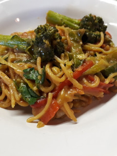 Una foto de One pot pasta con verduras
