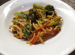 Una foto de One pot pasta con verduras