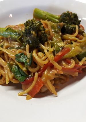 Una foto de One pot pasta con verduras
