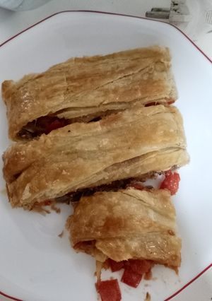 Una foto de Hojaldre de Sardinillas y Pimientos