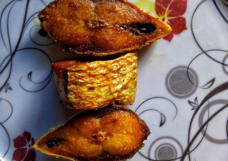 Simple Way to Prepare Quick Ilish maach bhaja (Hilsa fish fry)