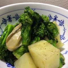 A picture of #12 fried field mustard, oyster and potato.