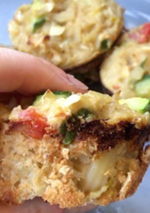 Una foto de Muffins veganos de fideitos y verduritas
