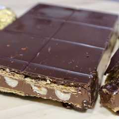 Una foto de Turrón de chocolate sabor Ferrero Rocher