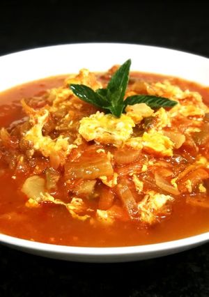 Foto principal de Sopa de tomate con lechuga romana