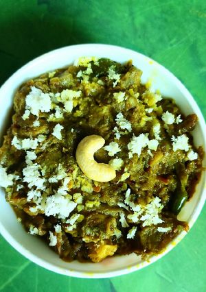 নারকেল দিয়ে কচুর শাক (narkel diye kochu saag recipe in Bengali) রেসিপির প্রধান ছবি