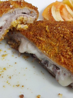 Una foto de Cachopo de ternabi con crema de cecina