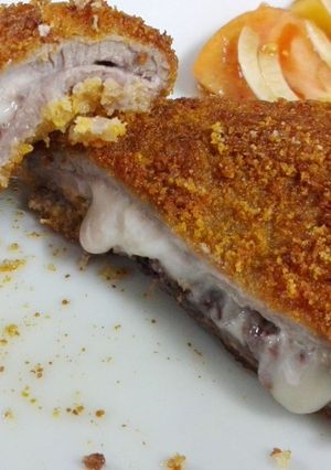Una foto de Cachopo de ternabi con crema de cecina
