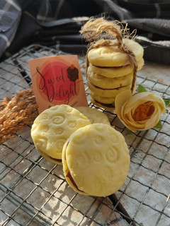 A picture of One bite Chocolate filled cookies.