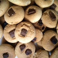 A picture of Choco-chip Cookies for Tea time :).