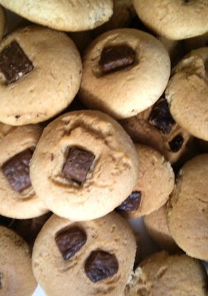 A picture of Choco-chip Cookies for Tea time :).