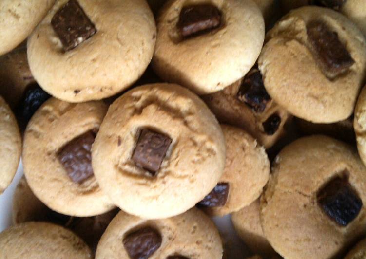 Step-by-Step Guide to Prepare Any-night-of-the-week Choco-chip Cookies for Tea time :)