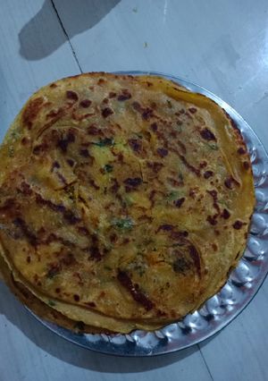 આલુ પરોઠા (Aloo Paratha Recipe In Gujarati) રેસીપી મુખ્ય ફોટો